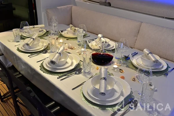 Lagoon 620 - Yacht Charter Sailica