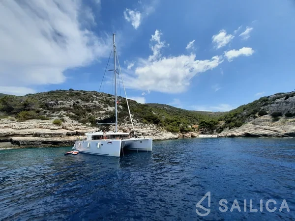 Lagoon 450  Flybridge - Yacht Charter Sailica
