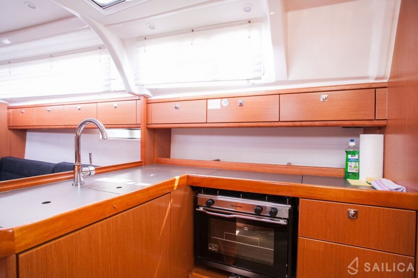 Bavaria 37 Cruiser - Yacht Charter Sailica