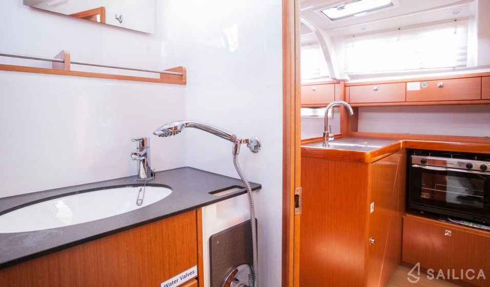 Bavaria 37 Cruiser - Yacht Charter Sailica