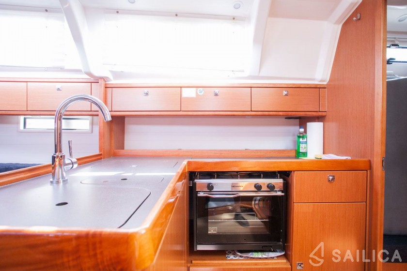 Bavaria 37 Cruiser - Yacht Charter Sailica