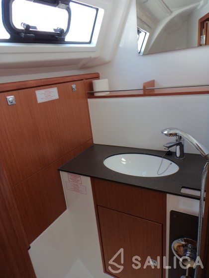 Bavaria 37 Cruiser - Yacht Charter Sailica