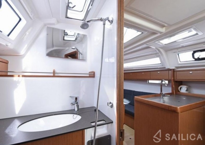 Bavaria 37 Cruiser - Yacht Charter Sailica