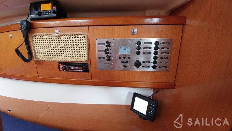 Oceanis 43 - Yacht Charter Sailica