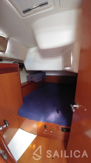 Oceanis 43 - Yacht Charter Sailica