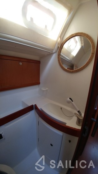 Oceanis 43 - Yacht Charter Sailica