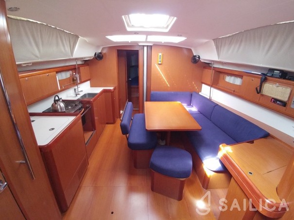 Oceanis 43 - Yacht Charter Sailica