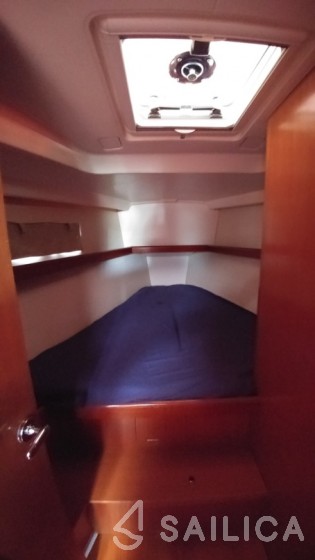 Oceanis 43 - Yacht Charter Sailica
