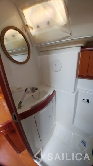 Oceanis 43 - Yacht Charter Sailica