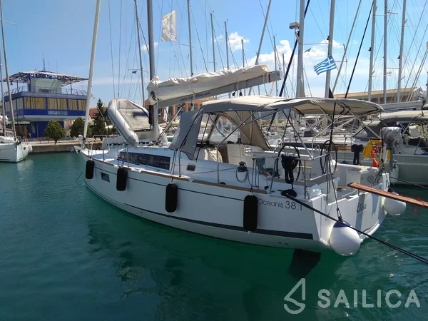 Oceanis 38.1 - Yacht Charter Sailica