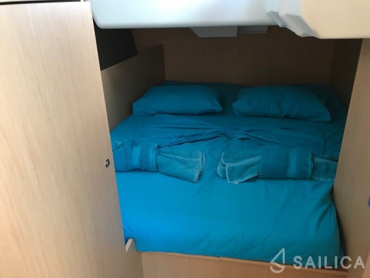 Oceanis 38.1 - Yacht Charter Sailica