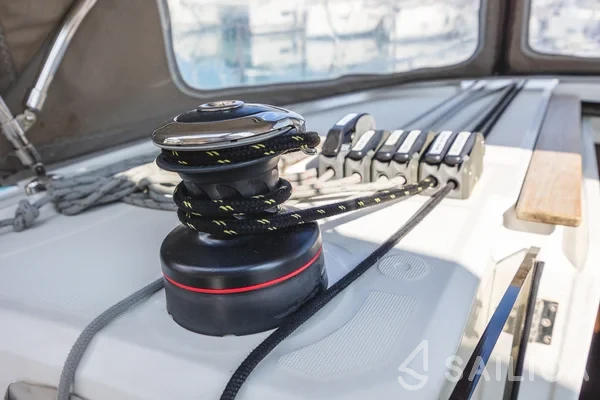 Oceanis 38.1 - Yacht Charter Sailica