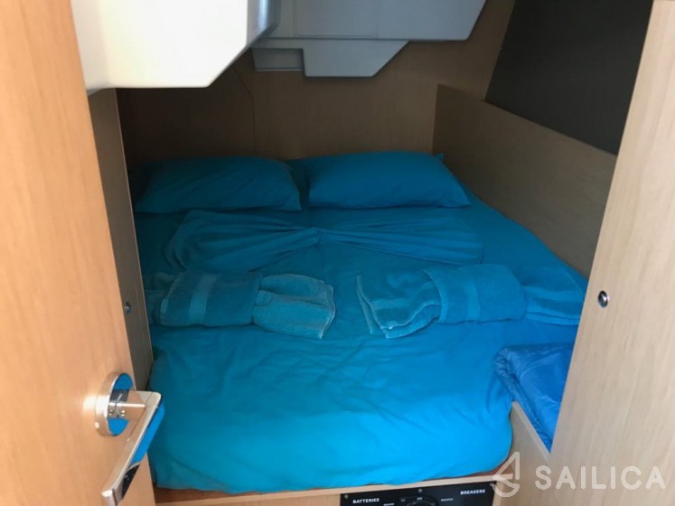 Oceanis 38.1 - Yacht Charter Sailica