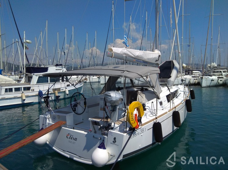 Oceanis 38.1 - Yacht Charter Sailica