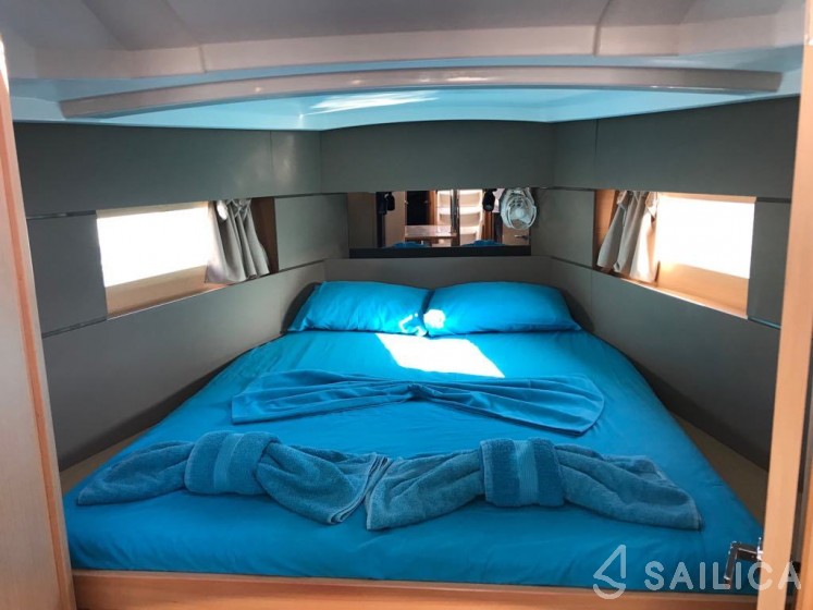 Oceanis 38.1 - Yacht Charter Sailica