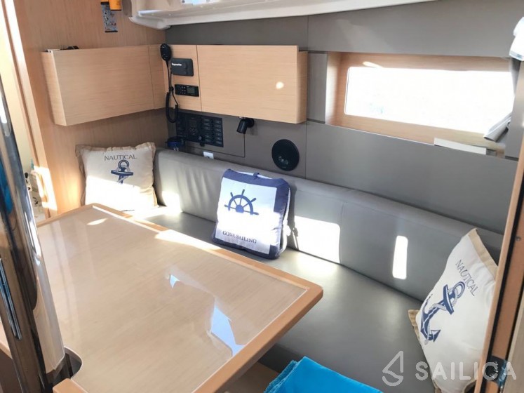 Oceanis 38.1 - Yacht Charter Sailica