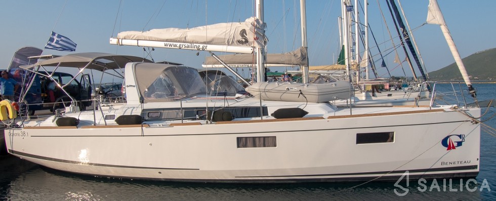 Oceanis 38.1 - Yacht Charter Sailica