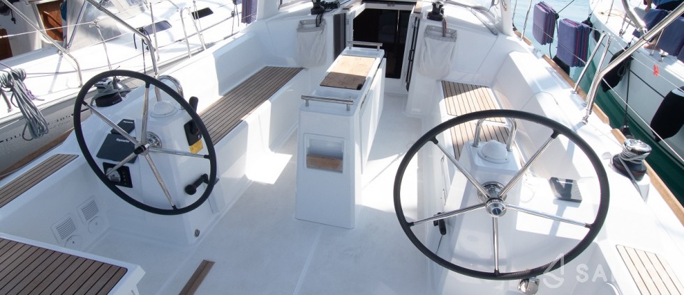 Oceanis 38.1 - Yacht Charter Sailica