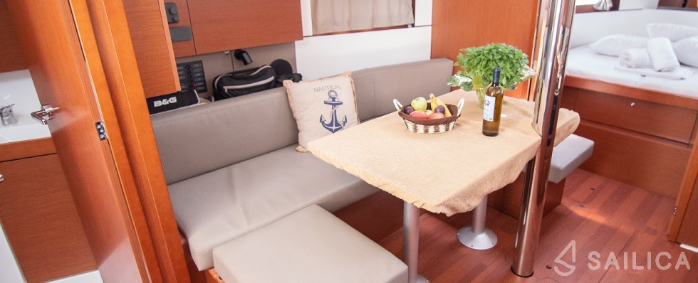 Oceanis 38.1 - Yacht Charter Sailica