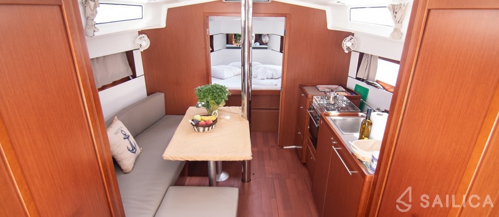 Oceanis 38.1 - Yacht Charter Sailica