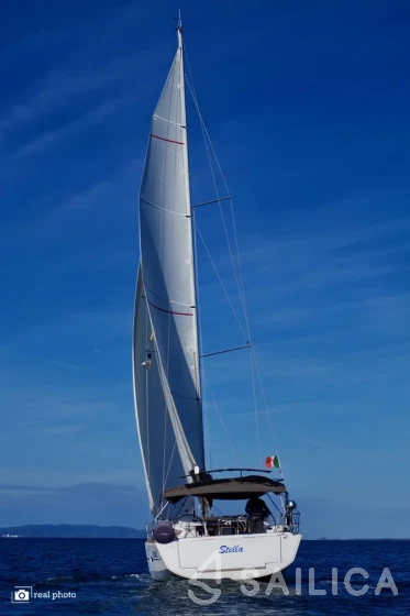 Dufour 520 GL - Yacht Charter Sailica