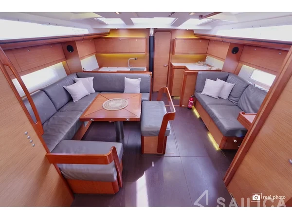 Dufour 520 GL - Yacht Charter Sailica