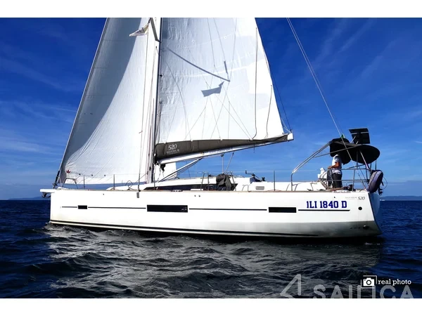 Dufour 520 GL - Yacht Charter Sailica