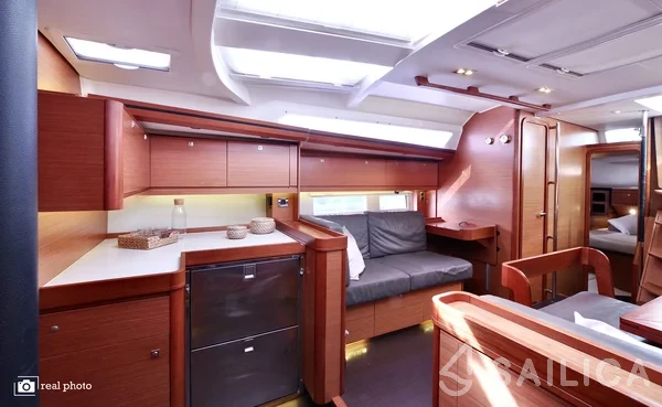 Dufour 520 GL - Yacht Charter Sailica