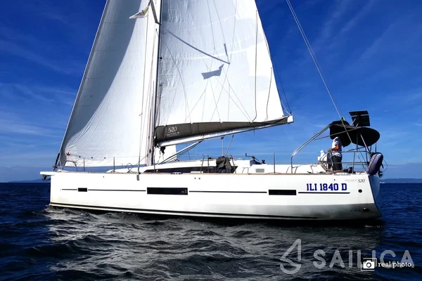 Dufour 520 GL - Yacht Charter Sailica