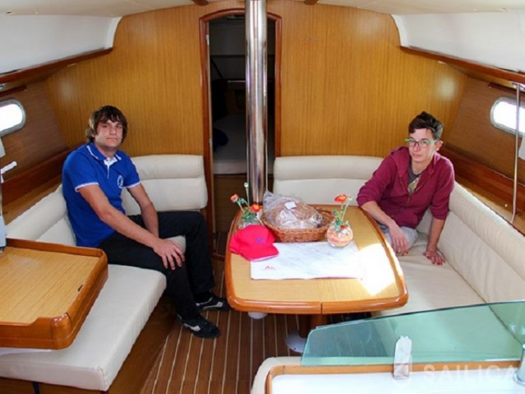 Sun Odyssey 39i - Yacht Charter Sailica