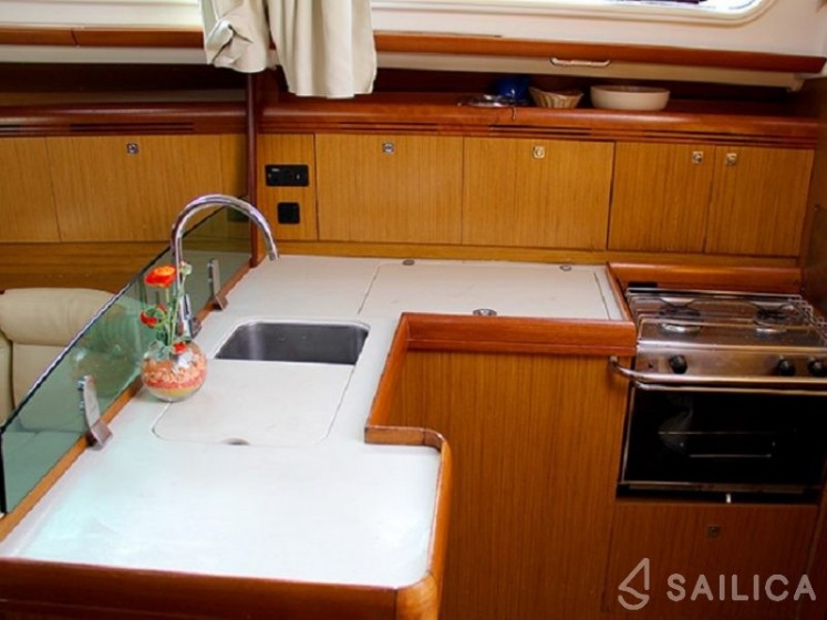 Sun Odyssey 39i - Yacht Charter Sailica