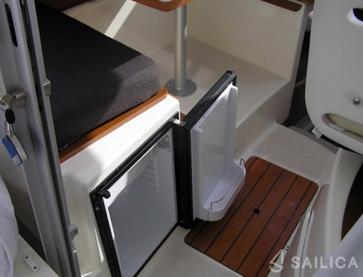 Merry Fisher 725 - Yacht Charter Sailica