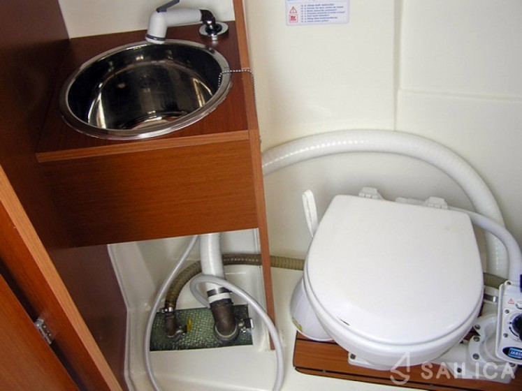Merry Fisher 725 - Yacht Charter Sailica
