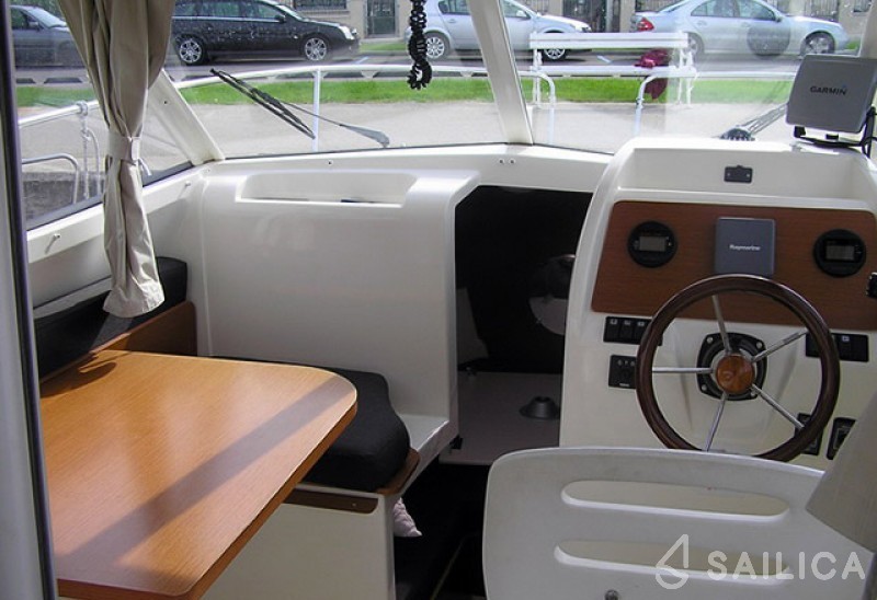 Merry Fisher 725 - Yacht Charter Sailica
