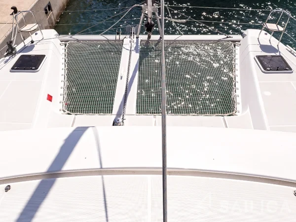 Lagoon 42 - Yacht Charter Sailica
