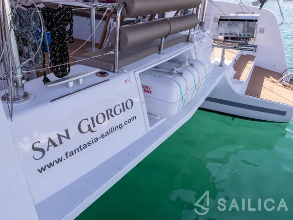 Lagoon 42 - Yacht Charter Sailica
