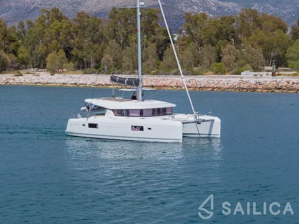 Lagoon 42 - Yacht Charter Sailica