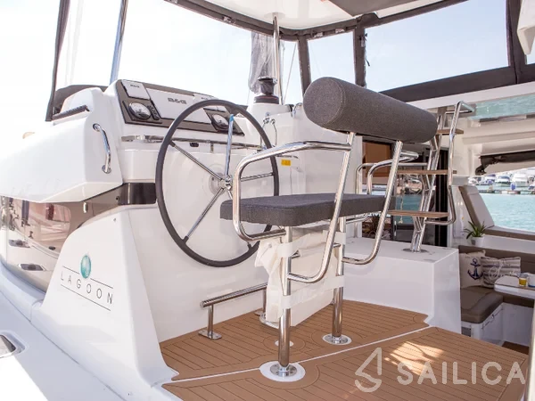 Lagoon 42 - Yacht Charter Sailica