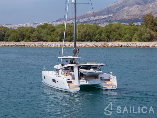 Lagoon 42 - Yacht Charter Sailica