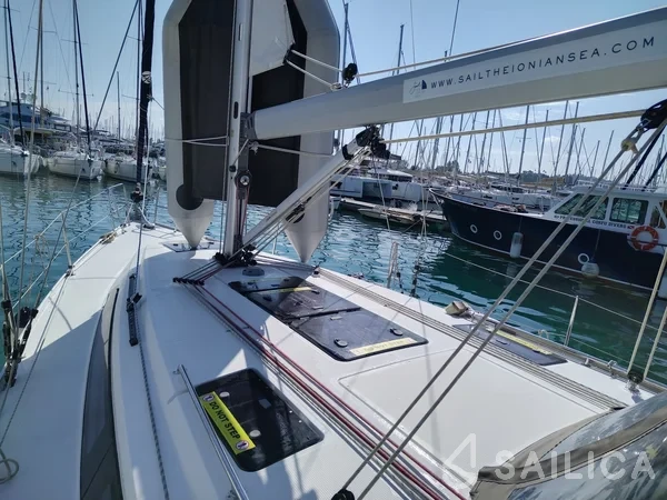 Bavaria 37 Cruiser - Yacht Charter Sailica