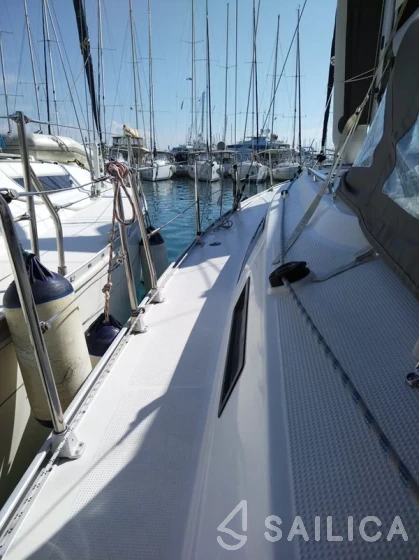 Bavaria 37 Cruiser - Yacht Charter Sailica