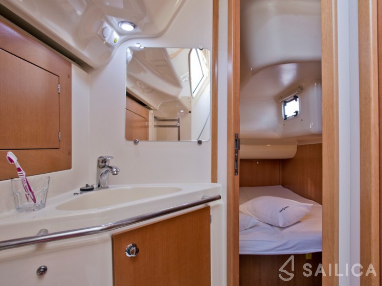 Elan 434 Impression - Yacht Charter Sailica