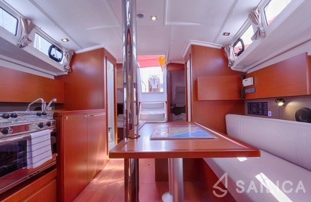 Oceanis 38.1 - Yacht Charter Sailica