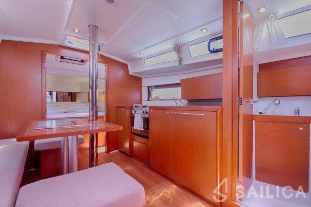 Oceanis 38.1 - Yacht Charter Sailica