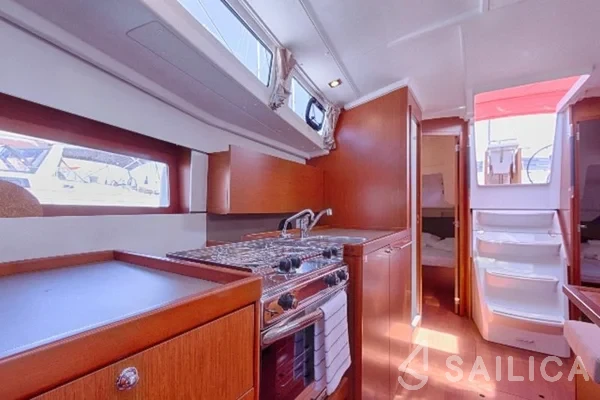 Oceanis 38.1 - Yacht Charter Sailica
