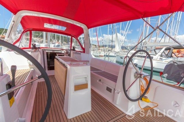Oceanis 38.1 - Yacht Charter Sailica