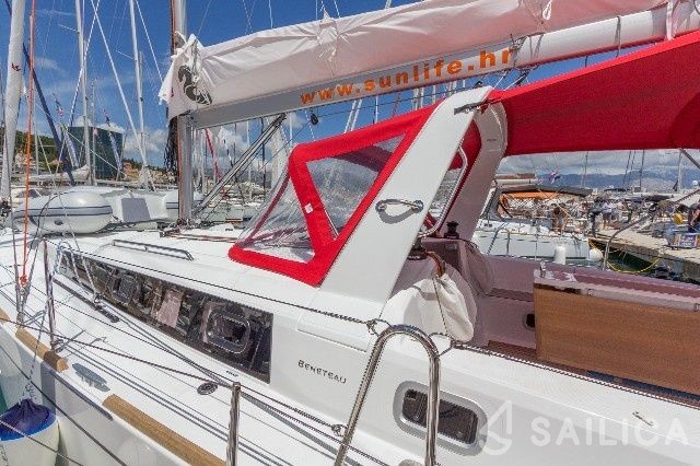 Oceanis 38.1 - Yacht Charter Sailica