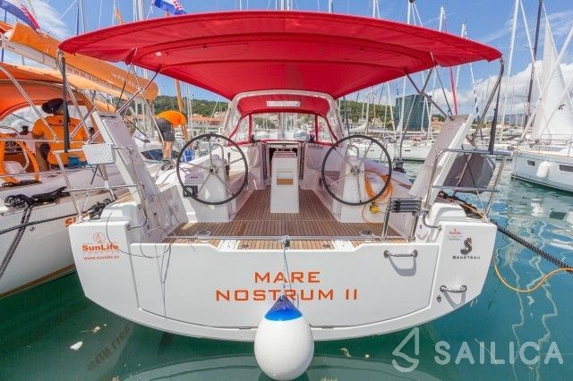Oceanis 38.1 - Yacht Charter Sailica