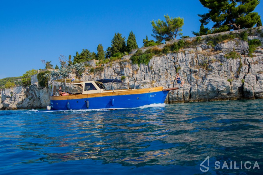 Leut - Yacht Charter Sailica
