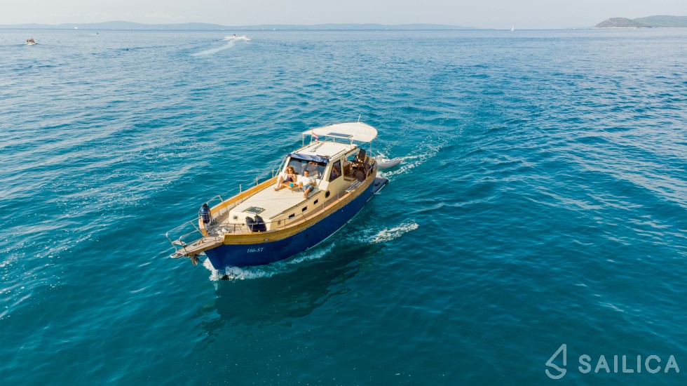 Leut - Yacht Charter Sailica